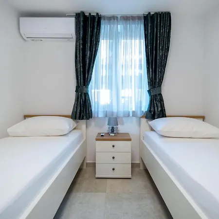 Sweet Escape - Two Bedroom With Terrace And Sea View *