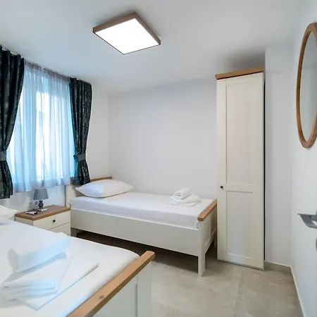 Apartman Sweet Escape - Two Bedroom With Terrace And Sea View *