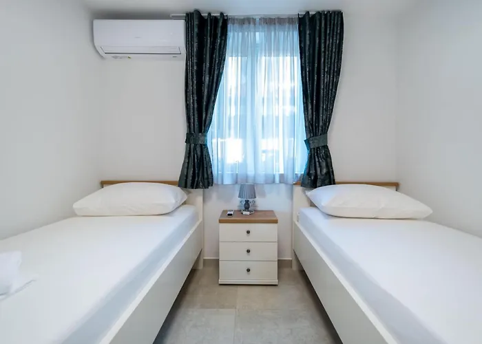 Sweet Escape - Two Bedroom With Terrace And Sea View *